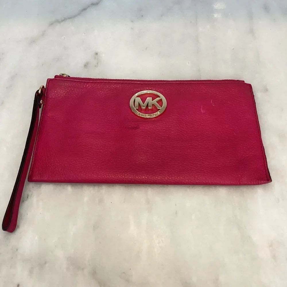 Michael Kors Purse Pouch Wristlet Pebbled Leather Clutch with Metallic Logo